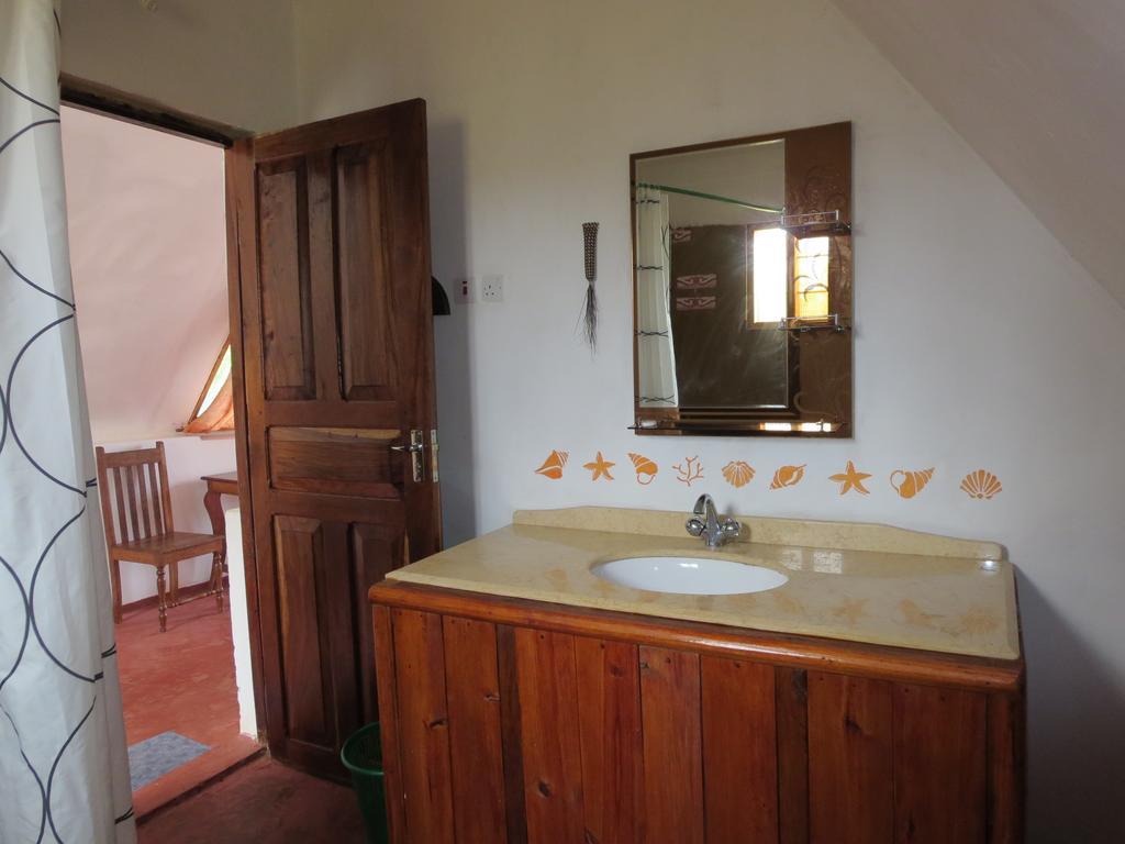 Queen Of Sheba Beach Lodge Pongwe Room photo